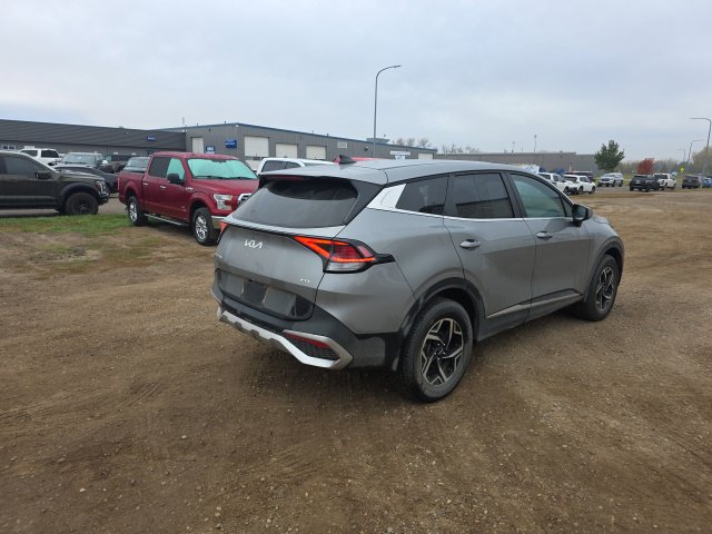 Used 2023 Kia Sportage LX AWD/4WD image 7