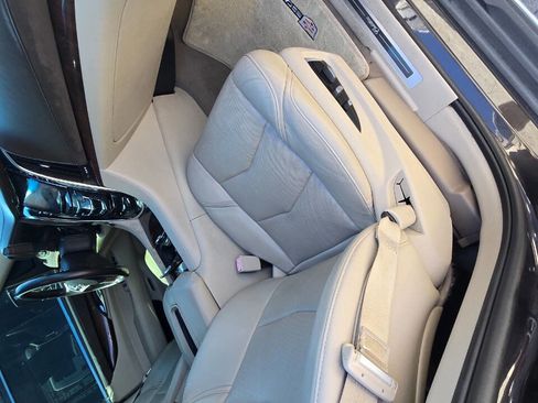 Used 2015 Cadillac Escalade Luxury image 10