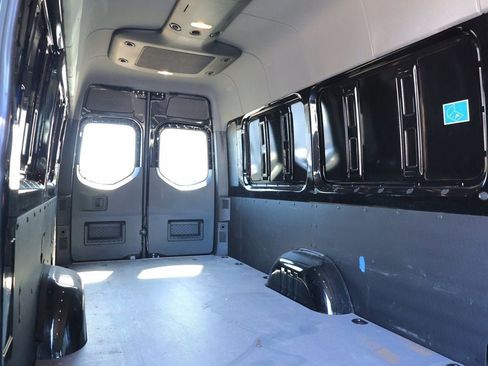 Used 2023 Mercedes-Benz Sprinter 2500 image 24