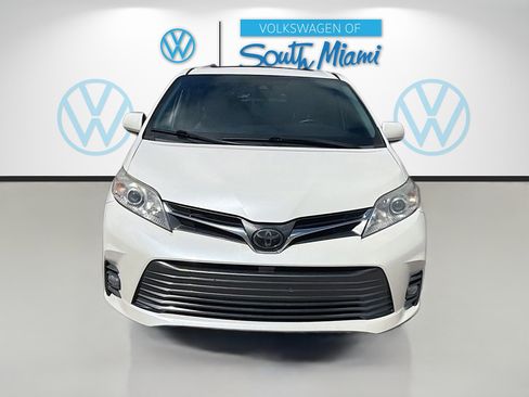 Used 2020 Toyota Sienna XLE image 2