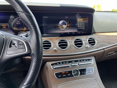 Certified 2018 Mercedes-Benz E 300 4MATIC image 18