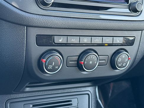 Used 2017 Volkswagen Tiguan S image 22