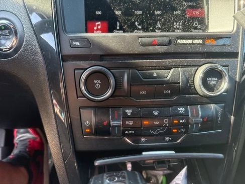 Used 2018 Ford Explorer XLT w/ XLT Appearance Package AWD/4WD image 5