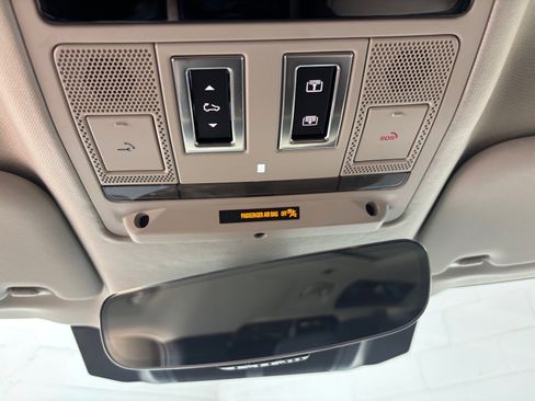 Used 2024 Land Rover Defender 110 X-Dynamic SE AWD/4WD image 12