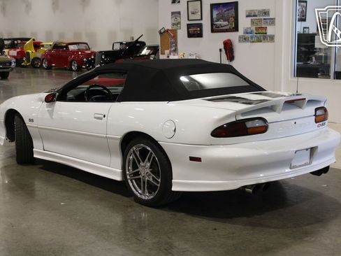 Used 2001 Chevrolet Camaro Z28 w/ SS Performance/Appearance Pkg RWD image 8