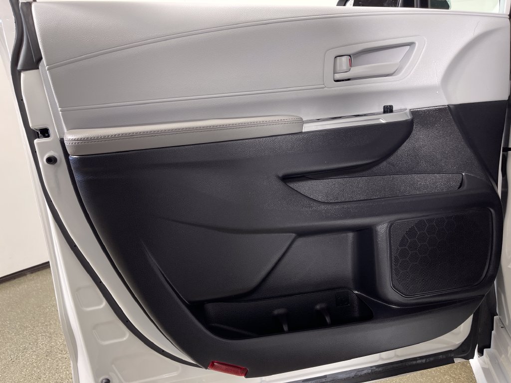 Certified 2026 Toyota Sienna LE FWD image 17