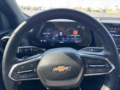 Used 2025 Chevrolet Equinox LT w/ Safety and Technology Package image 9