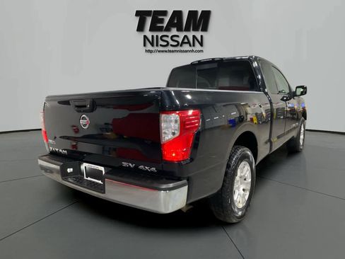 Used 2018 Nissan Titan SV image 7