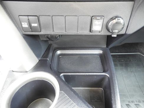 Used 2015 Toyota RAV4 LE w/ Four Season Floor Mat Package AWD/4WD image 44