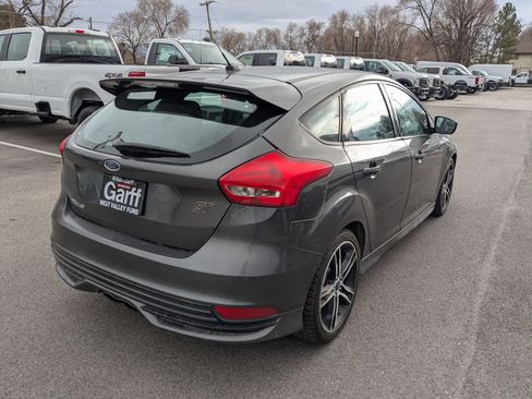 Used 2018 Ford Focus ST image 3