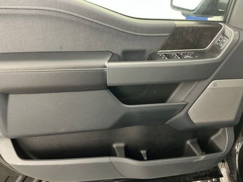 Used 2022 Ford F150 Lightning Lariat image 7