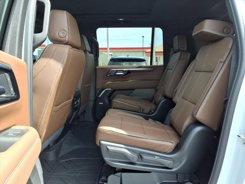 New 2026 Chevrolet Suburban High Country w/ Sun And Tow Package AWD/4WD image 14