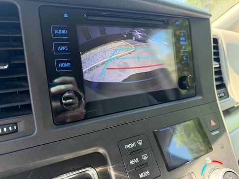 Used 2015 Toyota Sienna LE FWD image 16