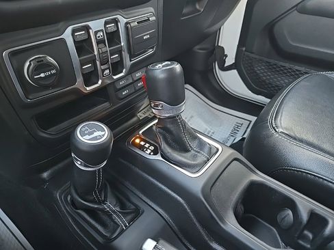 Used 2018 Jeep Wrangler Unlimited Sahara image 68