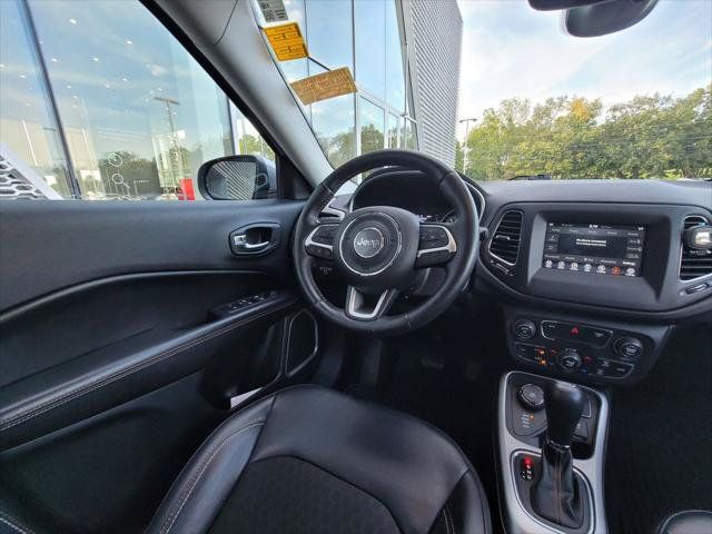 Used 2020 Jeep Compass Latitude w/ Cold Weather Group AWD/4WD image 19