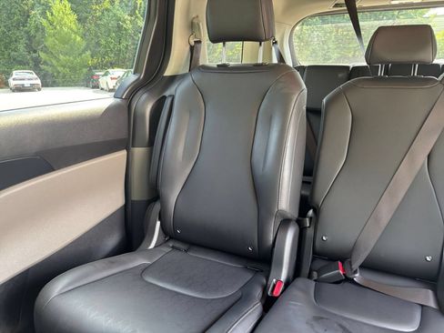 Used 2026 Kia Carnival FWD image 41