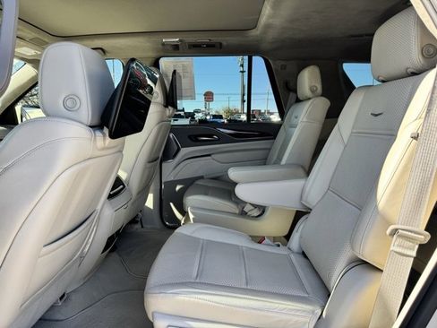 Used 2023 Cadillac Escalade Premium Luxury Platinum image 9