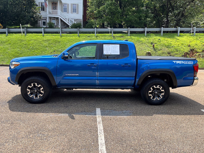 Used 2018 Toyota Tacoma TRD Off-Road AWD/4WD image 25