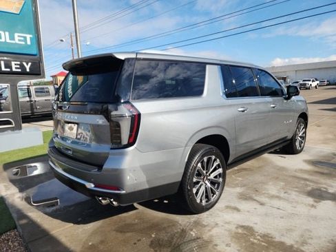 New 2026 Chevrolet Suburban High Country image 4