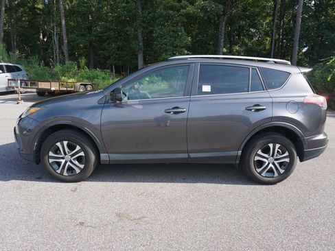 Used 2017 Toyota RAV4 LE FWD image 17