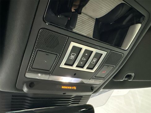 Used 2022 Land Rover Discovery S R-Dynamic image 34