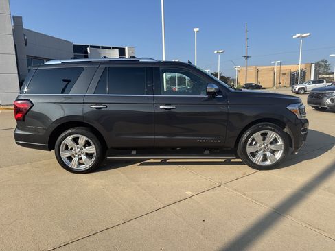 Used 2023 Ford Expedition Platinum AWD/4WD image 3