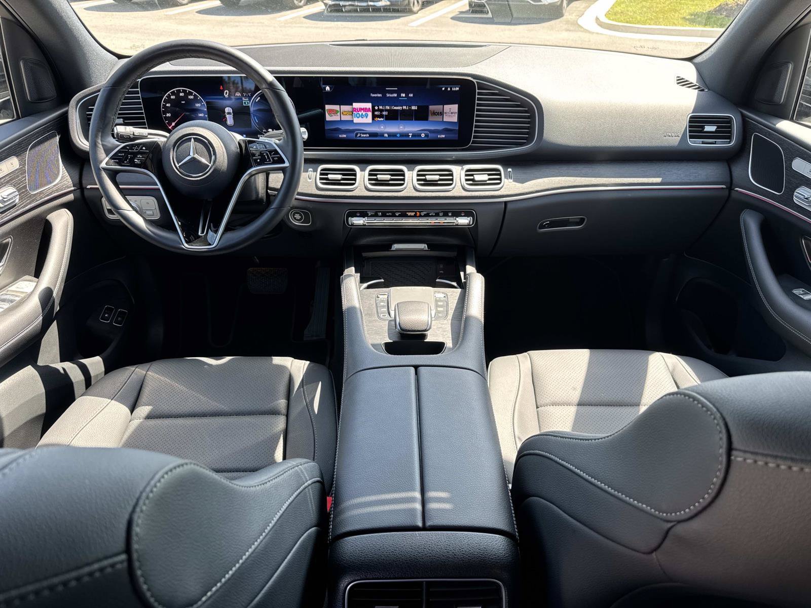 Used 2025 Mercedes-Benz GLE 450e 4MATIC w/ Driver Assistance Package image 20
