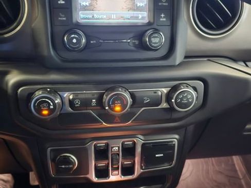 Used 2018 Jeep Wrangler Unlimited Sport S AWD/4WD image 32