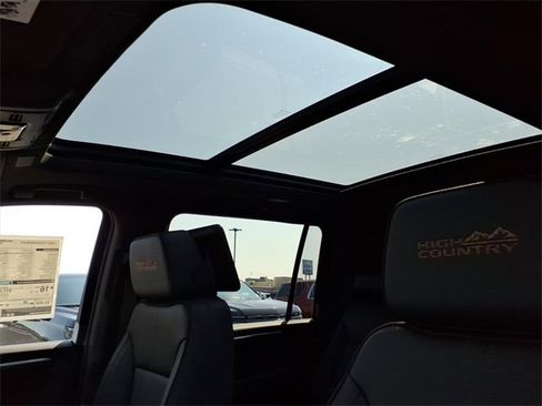 New 2026 Chevrolet Suburban High Country image 9