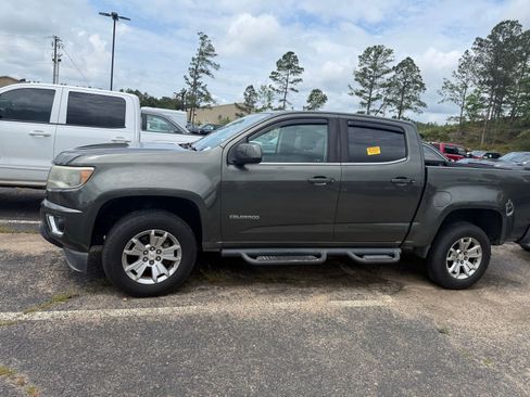 Used 2018 Chevrolet Colorado LT w/ LT Convenience Package RWD image 4