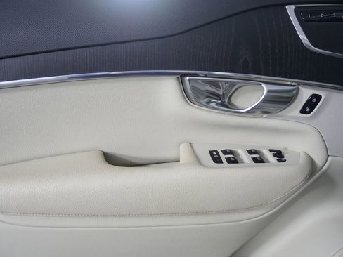 Used 2020 Volvo XC90 T5 Momentum w/ Protection Package FWD image 5