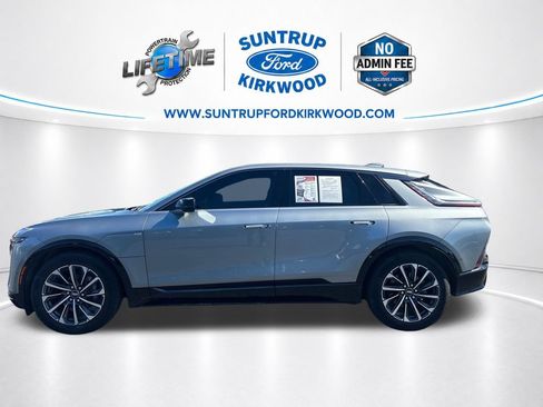 Used 2024 Cadillac Lyriq Sport w/ LPO, Floor Liner Package AWD/4WD image 2