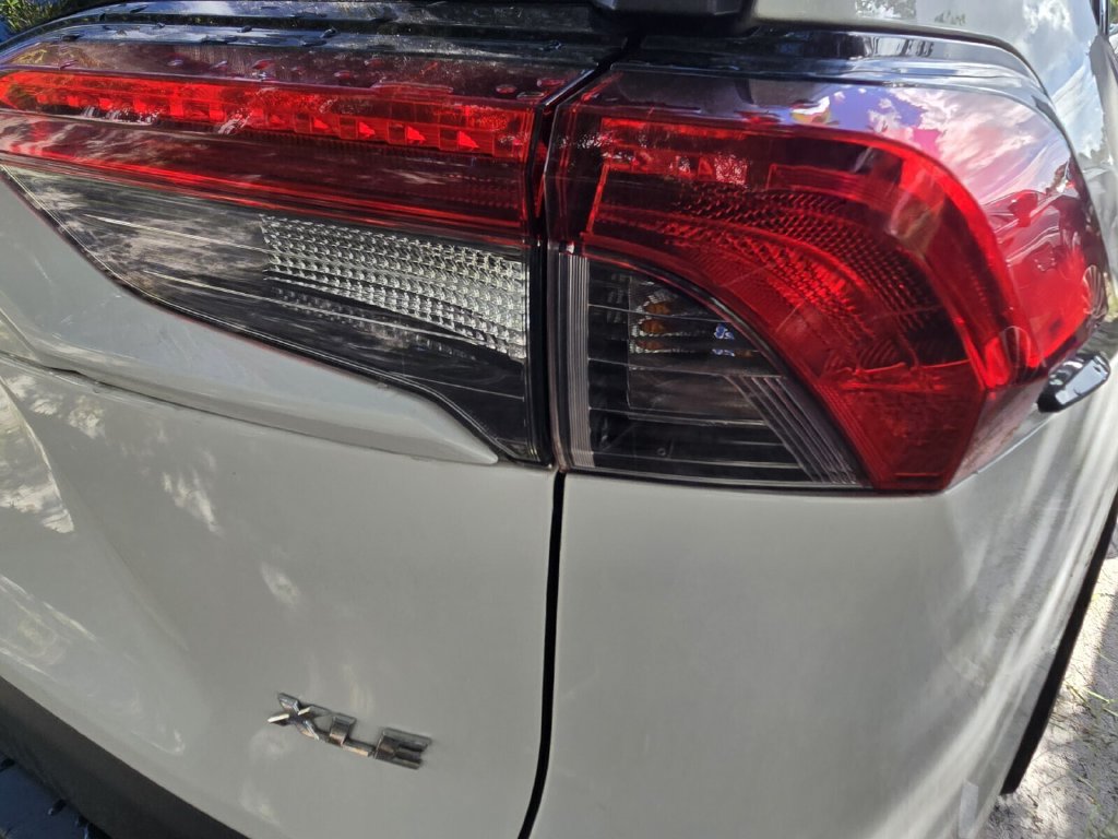 Used 2019 Toyota RAV4 XLE w/ Convenience Package FWD image 8