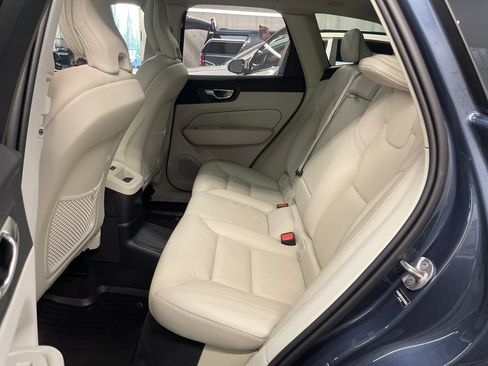 Certified 2025 Volvo XC60 T8 Plus w/ Protection Package Premier AWD/4WD image 27