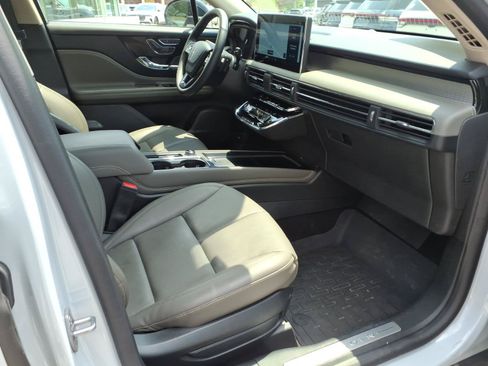 Certified 2025 Lincoln Corsair AWD w/ Equipment Group 101A image 29
