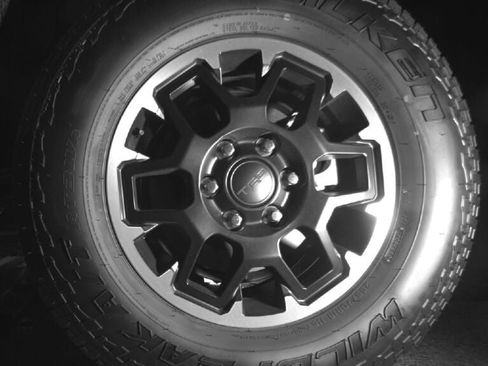 Used 2025 Toyota Tacoma TRD Off-Road w/ TRD Off Road Premium Package AWD/4WD image 13