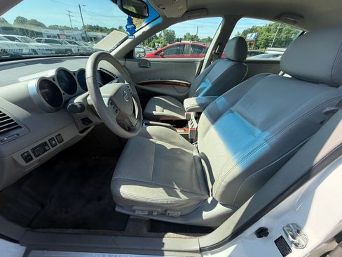 Used 2004 Nissan Maxima 3.5 SL w/ Driver Preferred Pkg FWD image 23