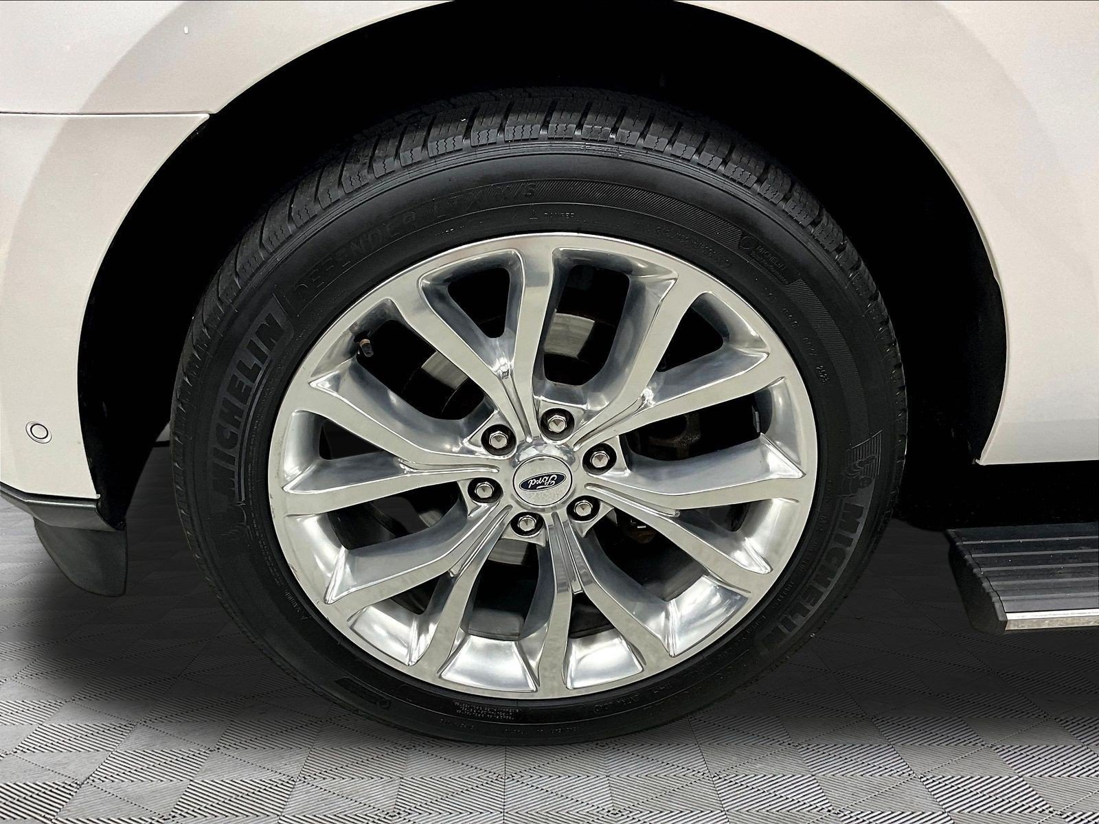 Used 2019 Ford Expedition Limited w/ Equipment Group 302A AWD/4WD image 35