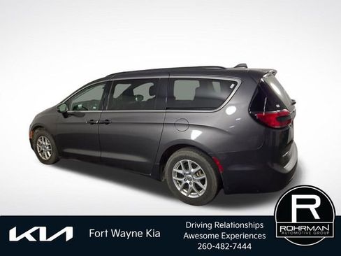 Used 2022 Chrysler Pacifica Touring-L FWD image 11