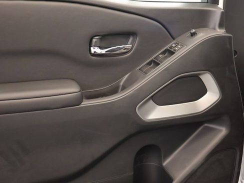 New 2025 Nissan Frontier SV image 7