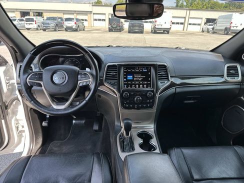 Used 2017 Jeep Grand Cherokee Overland w/ Jeep Active Safety Group image 18