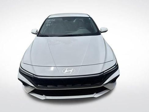 Used 2025 Hyundai Elantra SE w/ Cargo Package FWD image 8