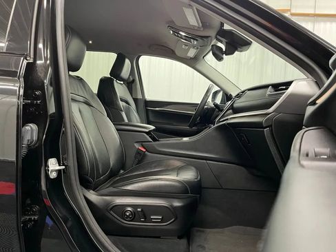 Used 2023 Jeep Grand Cherokee Limited image 24