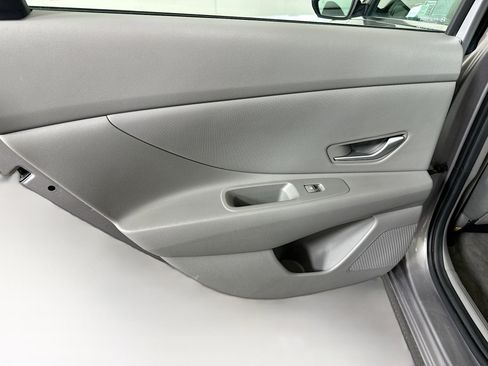 Used 2025 Hyundai Elantra SEL image 28