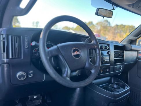 Used 2017 GMC Savana 3500 image 10