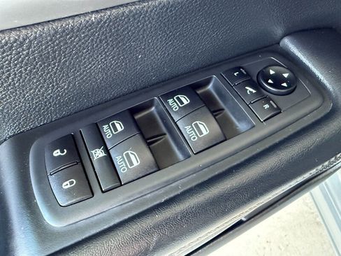 Used 2021 Chrysler Pacifica Limited w/ S Appearance Package FWD image 23