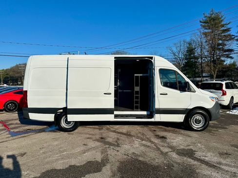 Used 2022 Mercedes-Benz Sprinter 2500 image 5