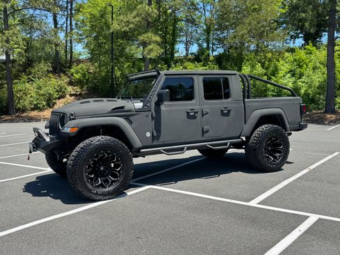 Used 2022 Jeep Gladiator Sport AWD/4WD image 5