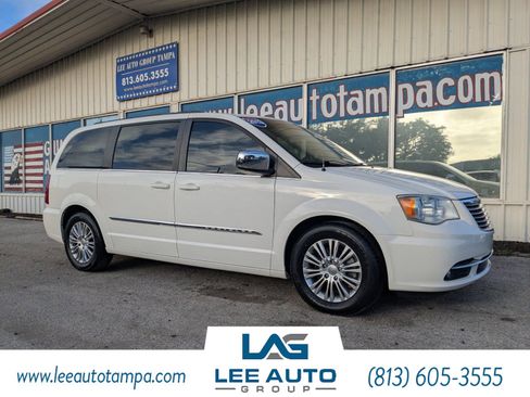 Used 2013 Chrysler Town & Country Touring-L image 1