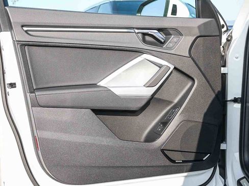 Used 2025 Audi Q3 2.0T Premium image 31